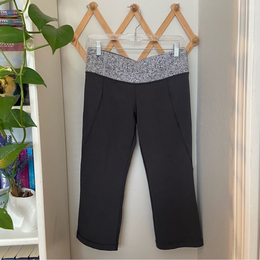 LULULEMON Gather & Crow Crop in Soot Petite Fleur Silver Spoon